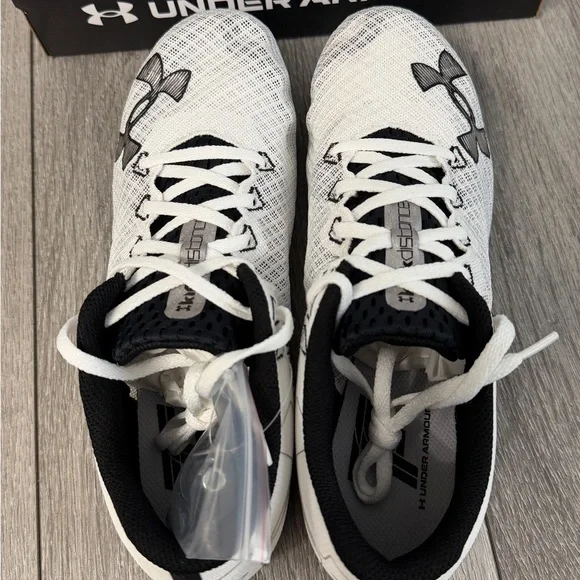 Under Armour Kick Distance 4 Shoes New in Box - Picture 4 of 9